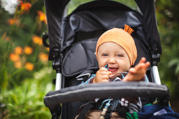 Spaß im Kinderwagen