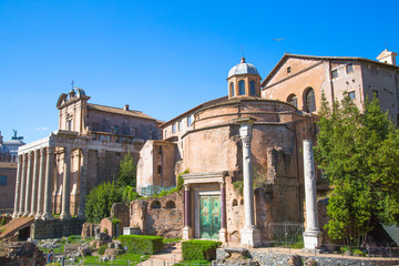 Obraz premium ROME, ITALY - APRIL 8, 2016: Roman's forum with ruins of important ancient government buildings started 7th century BC