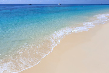 Fototapeta na wymiar tropical beach clear water ,clean beach