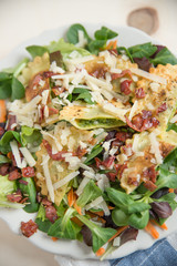 Salat mit gebratenen Maultaschen