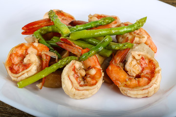 Shrimp and asparagus