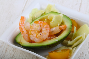 Salad with shrimps and avocado