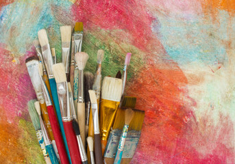 Obraz premium Brushes on a colorful background. The workplace of the artist. Banner for school