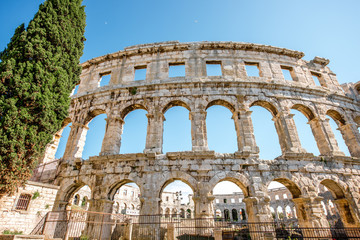Fototapeta premium Architectural fragment of ancient roman amphitheatre in Pula city in Croatia.
