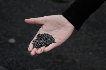 sable gravier volcanique noir chaleur volcan lanzarote canaries