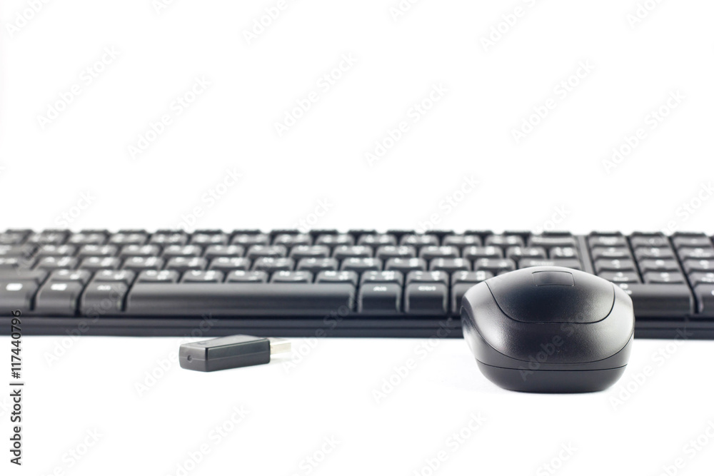 Fototapete computer mouse and keyboard on white background.
