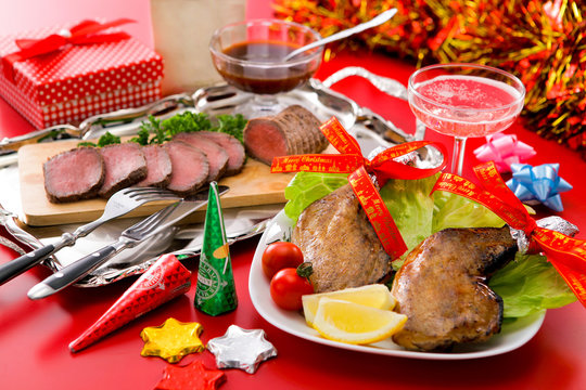 ローストビーフとローストチキンクリスマスイメージ