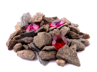 Камни и красные камни