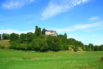Fototapeta premium le château de Grammont à Ceyzérieu