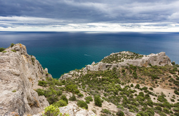 Fototapeta na wymiar view overlooking the sea and the mountain beach