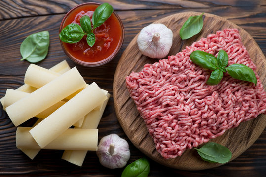 Ingredients for making cannelloni with meat and tomato sauce