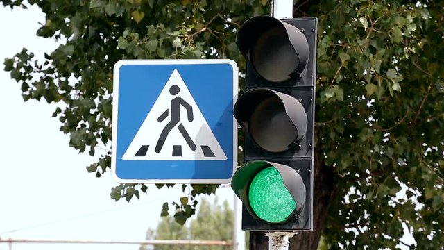 Traffic Light Switches From Green To Red v3