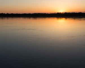 Obraz premium a beautiful sunset on the river