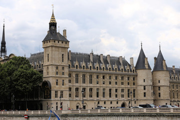 Fototapeta na wymiar Le Palais de la Cité