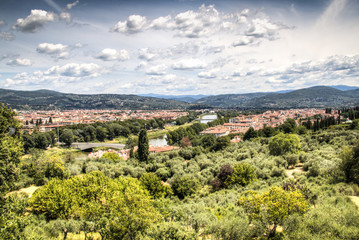 Fototapeta premium Magnificent view over the historical center of Florence in Italy. The photo is taken from piazzale Michelangelo and shows the Arno river, the Duomo and many other churches and buildings 