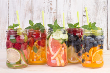 Fototapeta na wymiar Refreshing water with fruits and mint