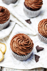 Vegan chocolate banana cupcakes with chocolate cashew cream fros