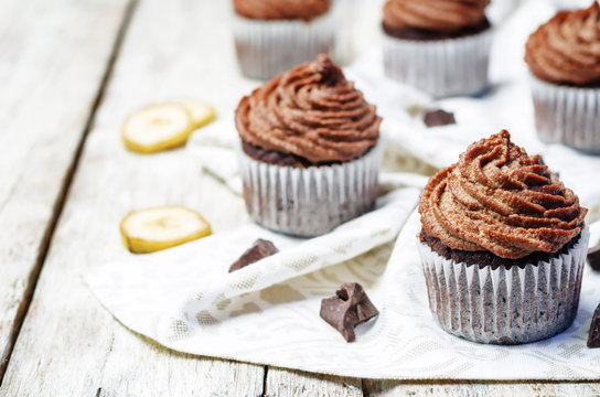 Vegan Chocolate Banana Cupcakes With Chocolate Cashew Cream Fros