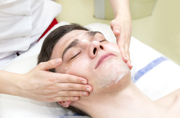 Fototapeta na wymiar man in the mask cosmetic procedure in spa salon