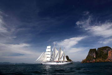 Clipper ship in the Andaman sea © David Woolfenden