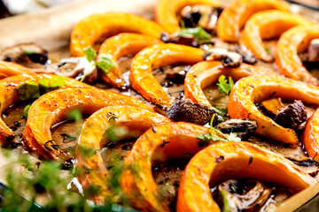 Kürbisstücke aus dem Backofen
