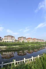 Obraz premium The new villa, under the blue sky