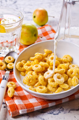 Round dry cereal