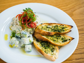 hummus with garlic bread