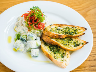 hummus with garlic bread