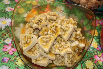 Parmesansterne mit Pinienkernen