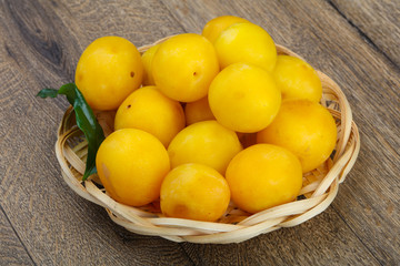 Yellow plums in the bowl