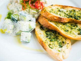hummus with garlic bread