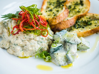 hummus with garlic bread