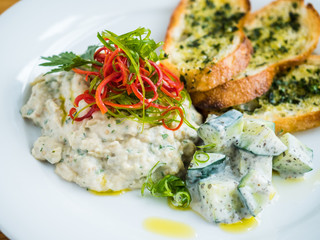 hummus with garlic bread