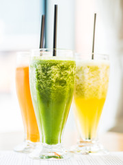 smoothie from spinach, carrots and pears
