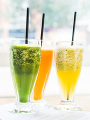 smoothie from spinach, carrots and pears