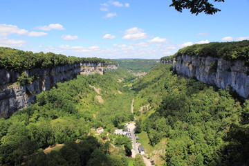 Obraz premium Baume-les-Messieurs, village du Jura