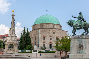 Fototapeta na wymiar Eglise Notre-Dame de la Chandeleur, Pécs, Hongrie