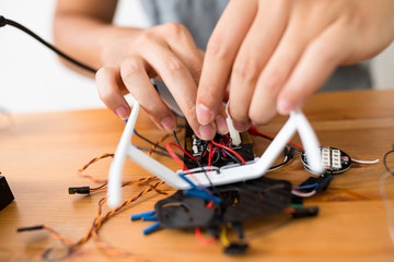 Connecting the wire of flying drone
