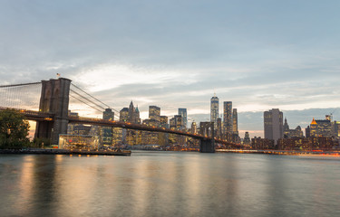 Naklejka na ściany i meble Magnificence of Brooklyn Bridge from Brooklyn Bridge Park at twi