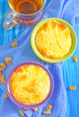 cupcakes with cottage and raisins