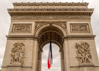 Obraz premium Arc de Triomphe with french flag