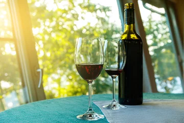 Papier peint adhésif Vin Glass of wine on the table