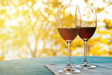 Photo sur Plexiglas Vin Glass of wine on the table