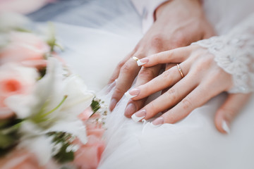 Obraz na płótnie Canvas Wedding hands of a bride and groom