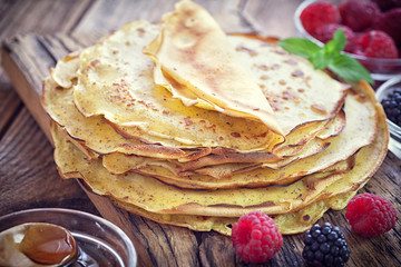 Pancake - Crepes with berries, mint and honey - obrazy, fototapety, plakaty