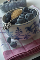 Heidelbeeren und Rohrzucker