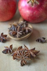 Sternanis und Granatäpfel © hawanafsu