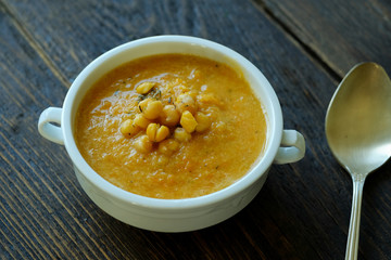 Cream soup with chickpea