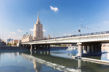 Fototapeta na wymiar Novoarbatsky Bridge in Moscow